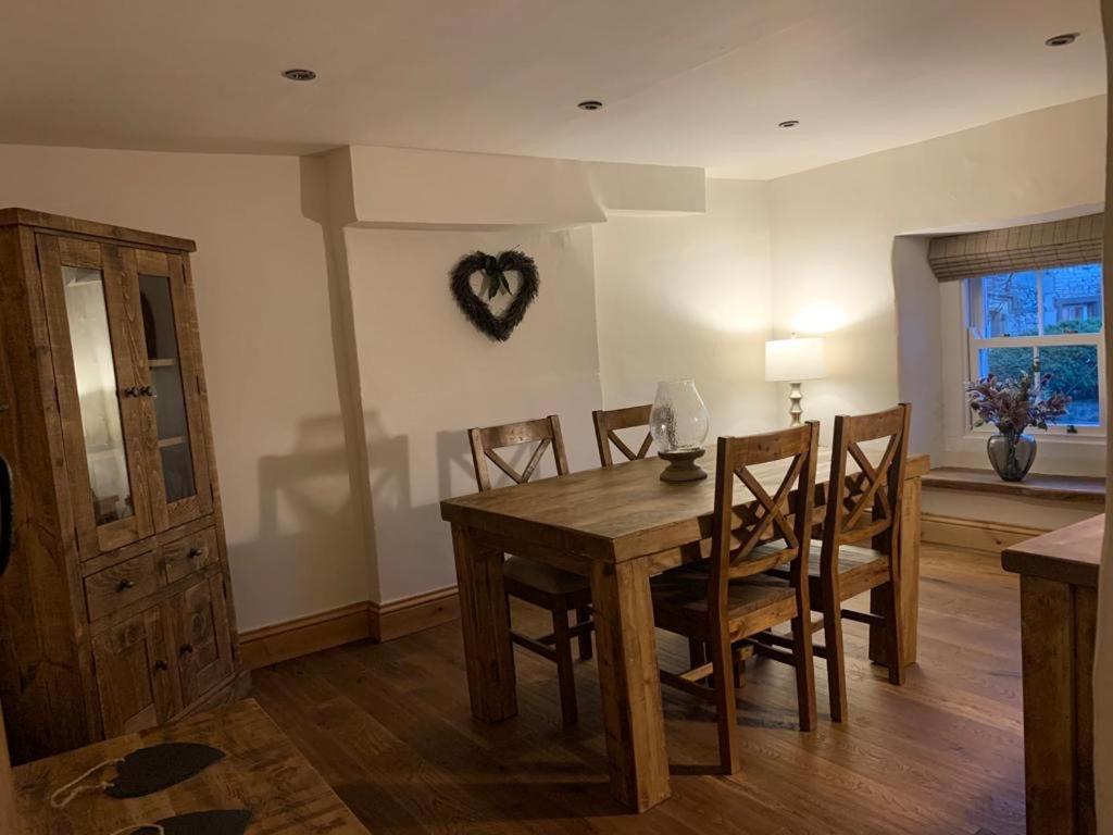 5 Star Cottage On The Green With Log Burner - Dog Friendly Austwick Экстерьер фото