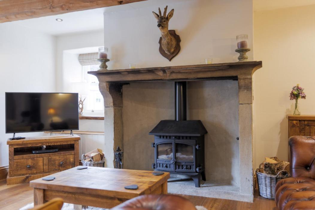 5 Star Cottage On The Green With Log Burner - Dog Friendly Austwick Экстерьер фото