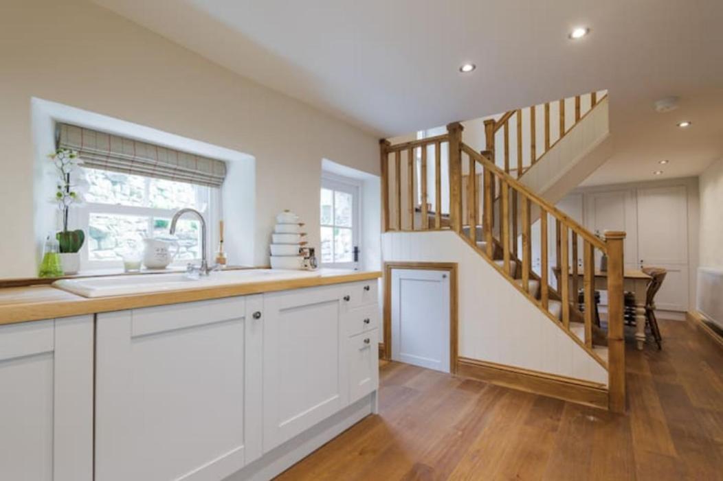 5 Star Cottage On The Green With Log Burner - Dog Friendly Austwick Экстерьер фото