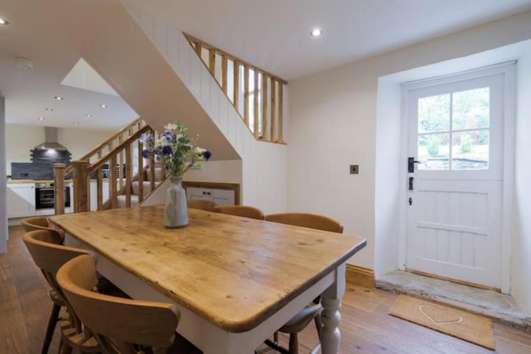 5 Star Cottage On The Green With Log Burner - Dog Friendly Austwick Экстерьер фото