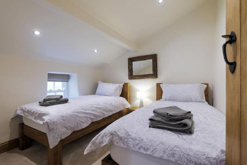 5 Star Cottage On The Green With Log Burner - Dog Friendly Austwick Экстерьер фото