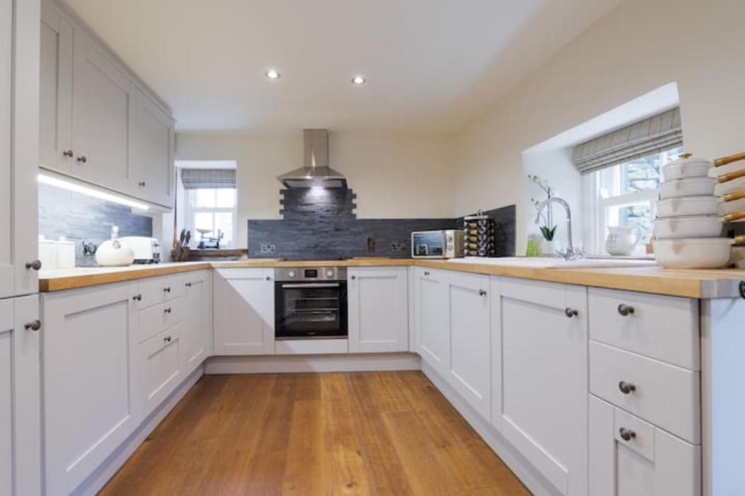 5 Star Cottage On The Green With Log Burner - Dog Friendly Austwick Экстерьер фото